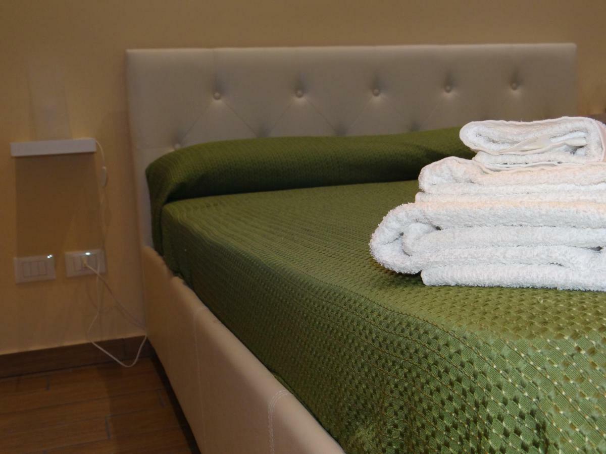 Bed and Breakfast Montecarlo Palace Palermo Zewnętrze zdjęcie